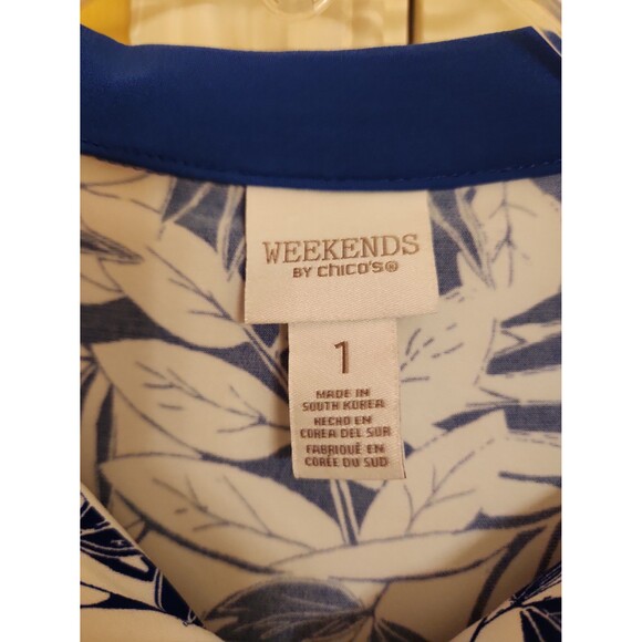 Weekends by Chico's Blue & White Blooming Palms Quarter Zip Shirt Size 1 US 8 - Picture 2 of 8